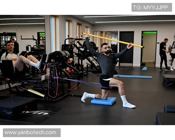 足球明星热身准备活动揭秘提升竞技状态的秘密训练技巧与心理调适方法 足球明星热身准备活动揭秘提升竞技状态的秘密训练技巧与心理调适方法