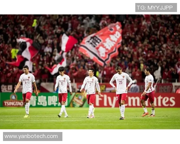 东京绿茵迎战新泻天峨精彩对决双方球员全力以赴争夺胜利 东京绿茵迎战新泻天峨精彩对决双方球员全力以赴争夺胜利