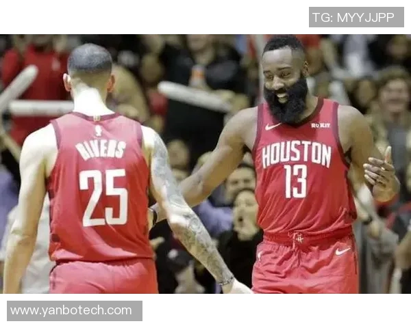 湖人队与火箭队激战正酣精彩瞬间回顾与战术分析 湖人队与火箭队激战正酣精彩瞬间回顾与战术分析