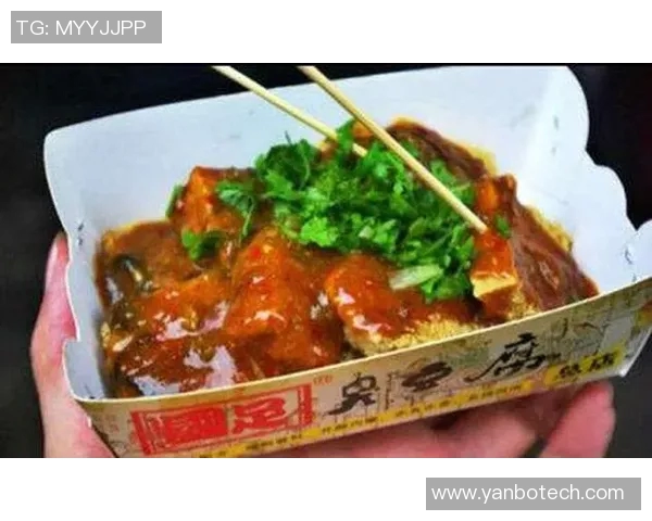 国足臭豆腐为何成为球迷心中的独特符号与文化现象探讨